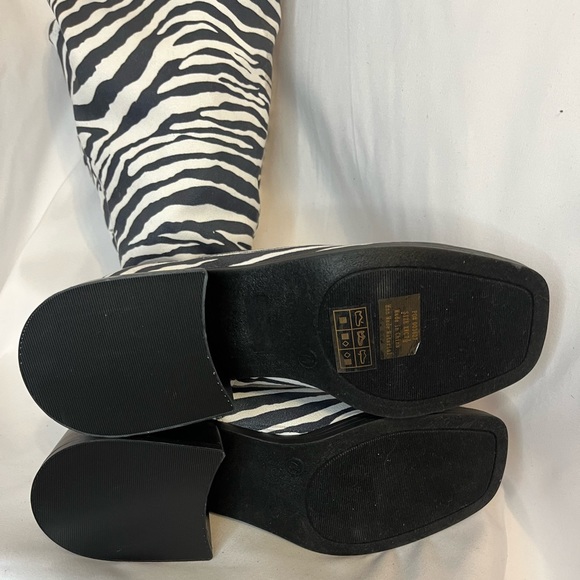 Zebra heeled boots - Picture 2 of 3